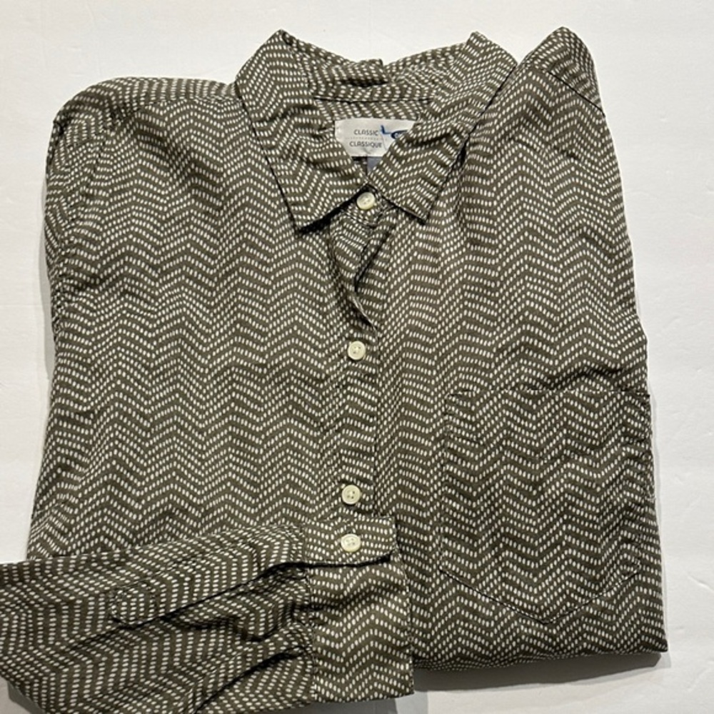 Old Navy Olive green/ White Herringbone Cotton button down shirt size small